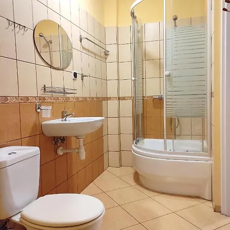 Noclegi Przy Wiadukcie - Apartamenty Lewin Klodzki Exterior photo